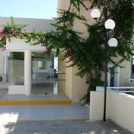 Iris فندق