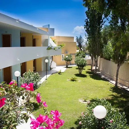 Iris Hotel 3*